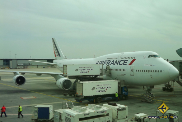 Boeing 747-428